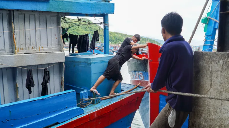 Khánh Hòa: Người dân chủ động ứng phó bão Kalmaegi