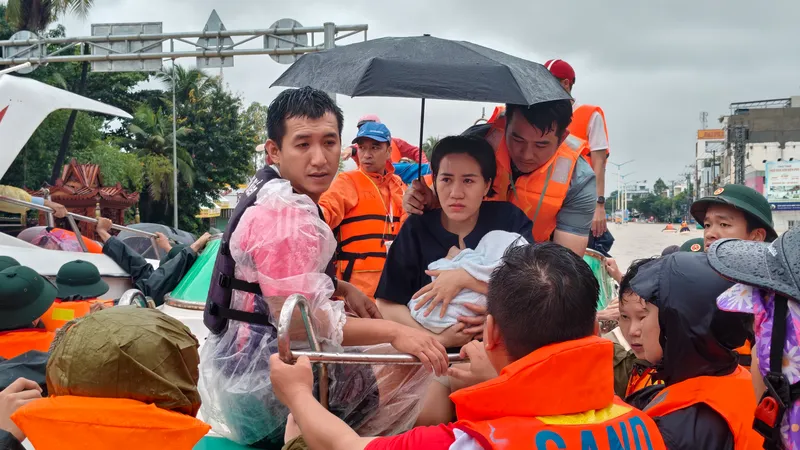 Phó Thủ tướng Hồ Quốc Dũng: Không để dân đói, dân khát trong vùng lũ