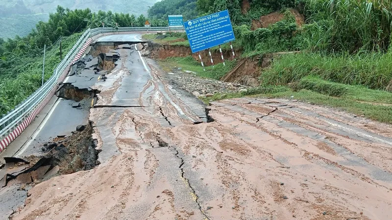 Đèo Khánh Lê (Khánh Hòa) thêm nhiều điểm sạt lở