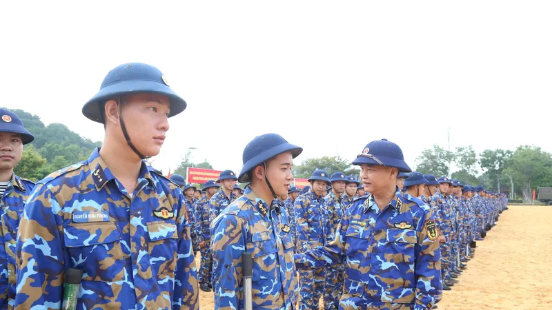 Vùng 4 phát động “Chiến dịch Quang Trung” giúp nhân dân xây dựng, sửa chữa nhà ở. Ảnh: MINH CHÂU