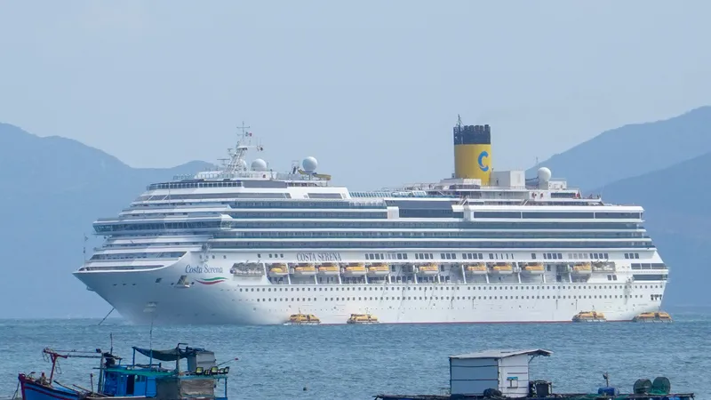 Tàu du lịch quốc tế vào vịnh Nha Trang sau hơn 1 năm gián đoạn
