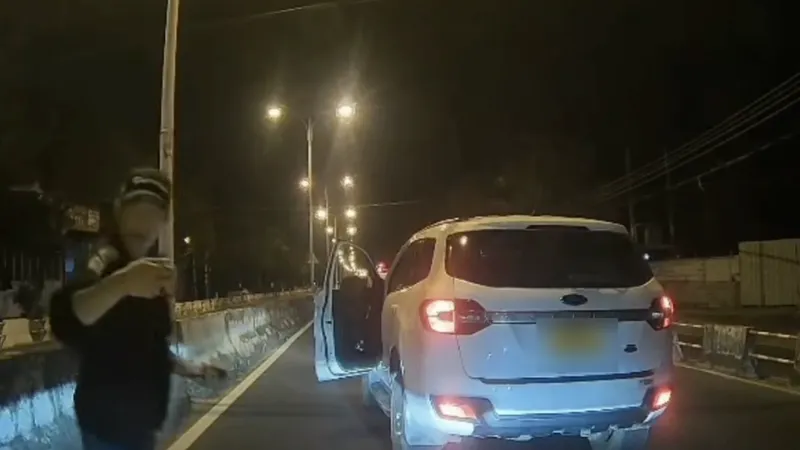 Khánh Hòa: Xử phạt tài xế ô tô chặn đầu xe, chửi bới người khác