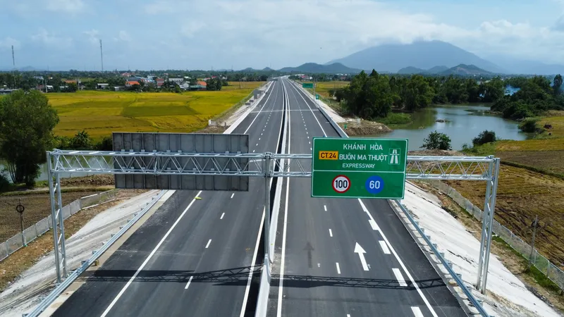 Diện mạo 20km đầu tuyến cao tốc Khánh Hòa - Buôn Ma Thuột sẵn sàng thông xe