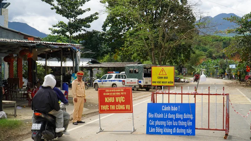 Cho phép tất cả phương tiện lưu thông qua đèo Khánh Lê