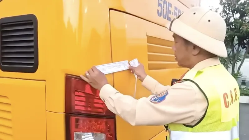 Xử phạt tài xế không bằng lái chạy xe khách trên cao tốc Nha Trang - Cam Lâm