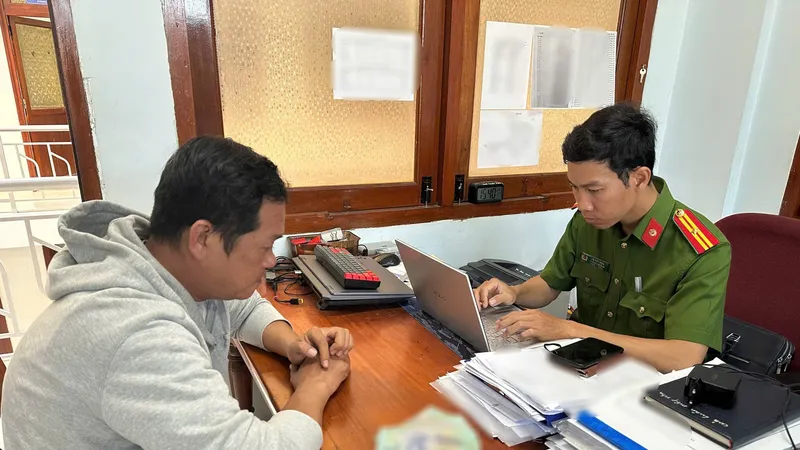 Khánh Hòa: Bắt đối tượng theo dõi người rút tiền ATM để trộm cắp