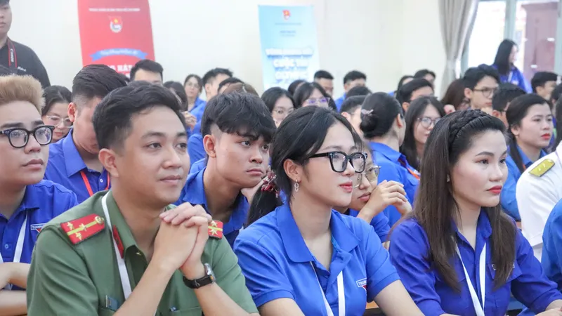 Gần 100 đại biểu tham gia “Hội trại Thanh niên Việt Nam: Làm chủ ngoại ngữ - Bản lĩnh hội nhập” 