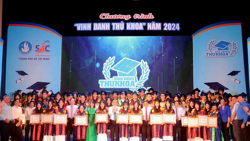 TPHCM vinh danh 88 thủ khoa năm 2024 