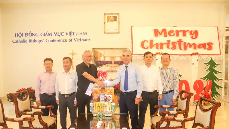 Lãnh đạo TPHCM thăm, chúc mừng Giám mục chính tòa Giáo phận Bà Rịa