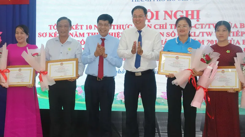 Nhân rộng mô hình, điển hình nông dân tiên tiến trong học tập và làm theo lời Bác 