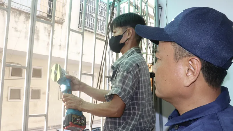 TPHCM ra quân tuyên truyền, vận động người dân tháo dỡ “chuồng cọp”