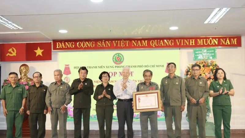 Nguyên Chủ tịch nước Nguyễn Minh Triết họp mặt cựu thanh niên xung phong 