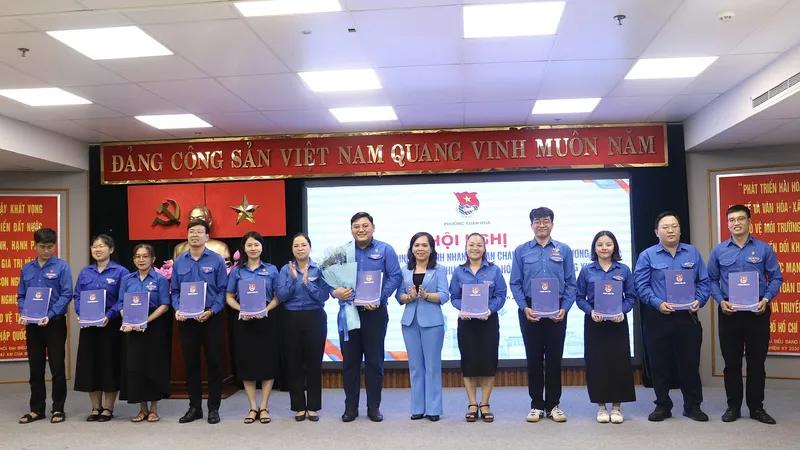Đoàn phường Xuân Hòa (TPHCM) thực hiện phong trào “Bình dân học vụ số”