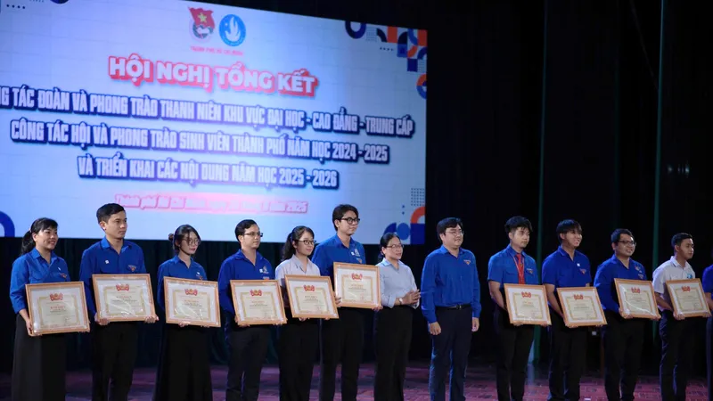 TPHCM: Hơn 1.000 đoàn viên ưu tú được kết nạp Đảng trong năm học 2024-2025