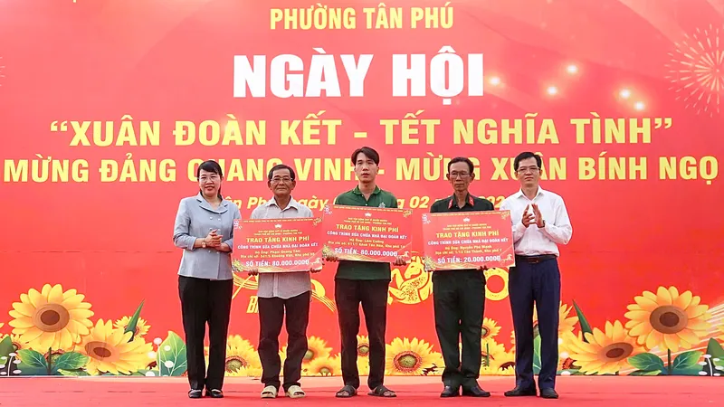 Mang tết nghĩa tình đến người dân khó khăn