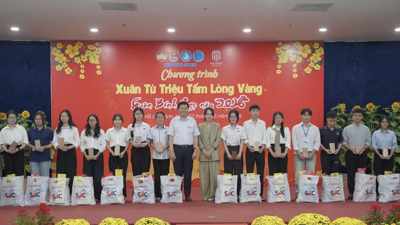 “Xuân từ triệu tấm lòng vàng” tiếp sức sinh viên khó khăn đón tết xa nhà