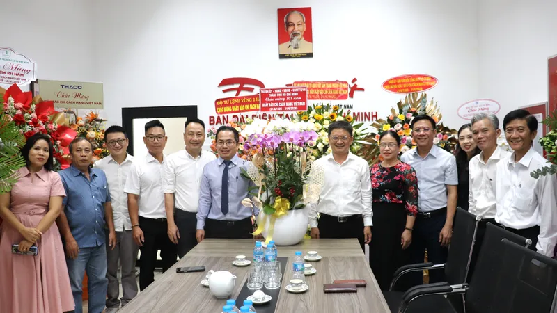 Đoàn đại biểu TPHCM đến thăm Văn phòng đại diện Báo Đại Đoàn Kết tại TPHCM