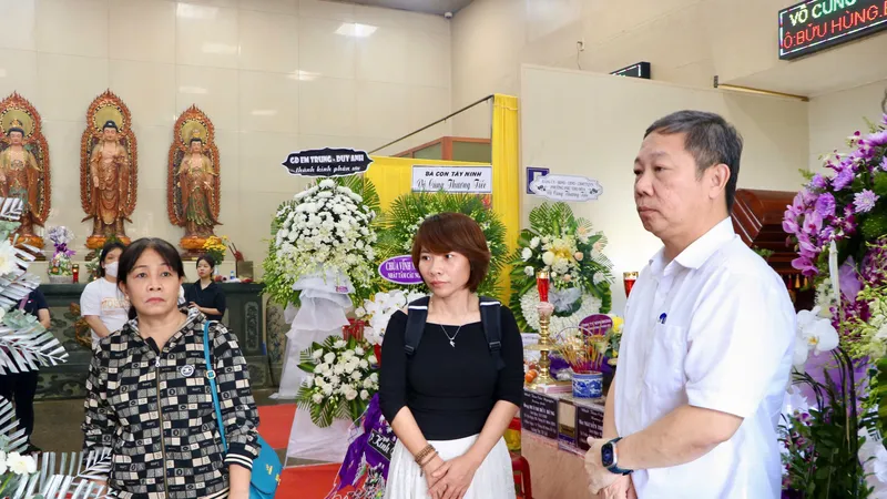 Lãnh đạo TPHCM thăm viếng, chia sẻ cùng gia đình nạn nhân trong vụ cháy cư xá Độc Lập 