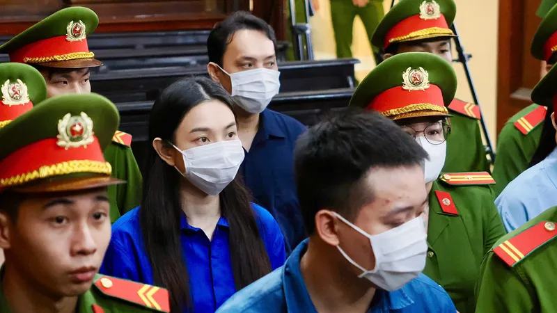 Bị cáo Nguyễn Thúc Thùy Tiên tại tòa. Ảnh: HOÀNG HÙNG