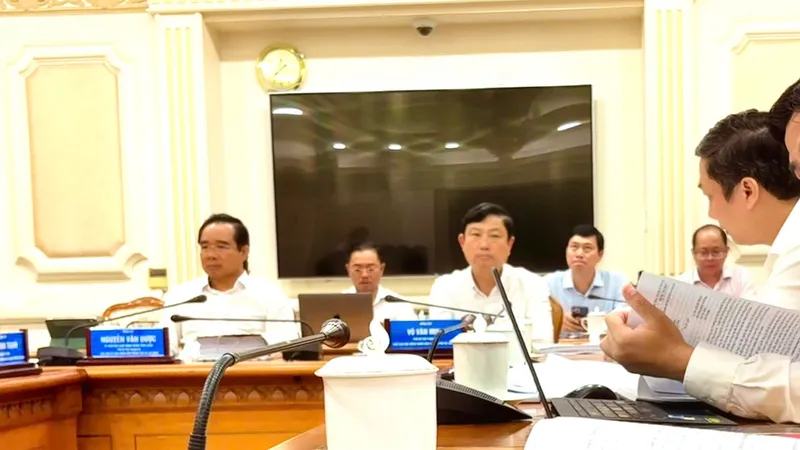 Buổi làm việc chiều 18-12. Ảnh: CHÂU VŨ