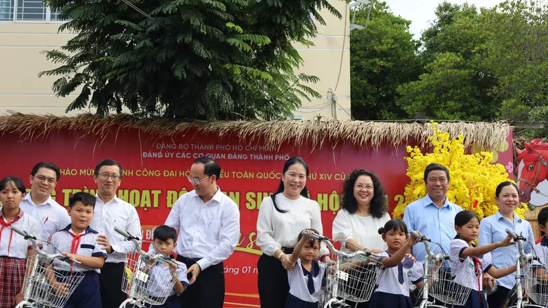 “Xuân sẻ chia” về với xã đảo Thạnh An 