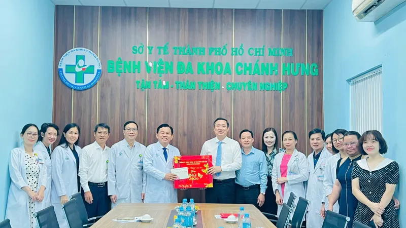 Đoàn công tác của TPHCM thăm, chúc tết đội ngũ y tế 