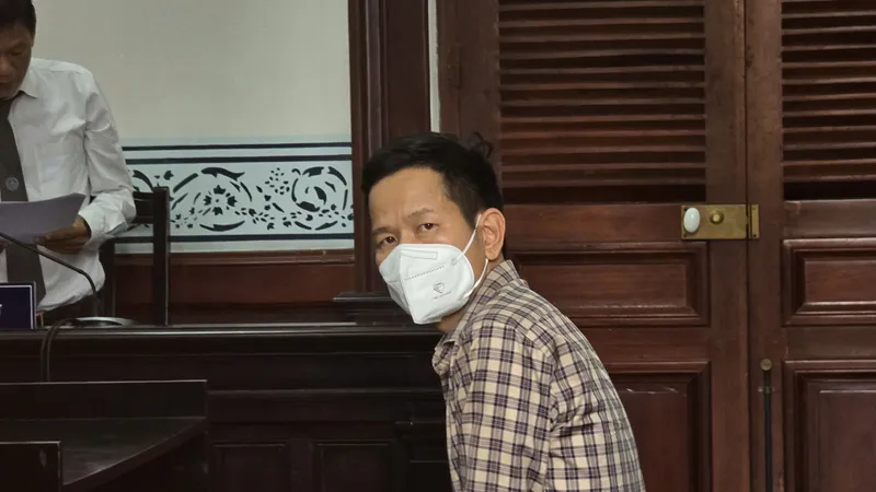 Làm lộ bí mật công tác, cựu giám đốc ngân hàng lãnh 2 năm tù