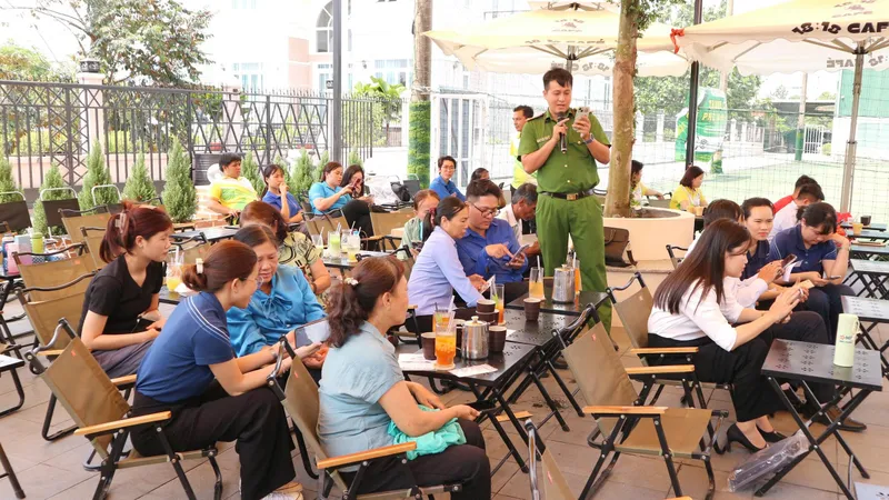 Ra mắt 45 tổ công nghệ số cộng đồng, mở điểm hỗ trợ dịch vụ công tại quán cà phê 