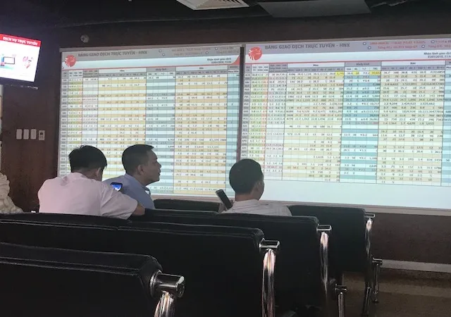 Chứng khoán Việt Nam chính thức phá đỉnh lịch sử sau 11 năm