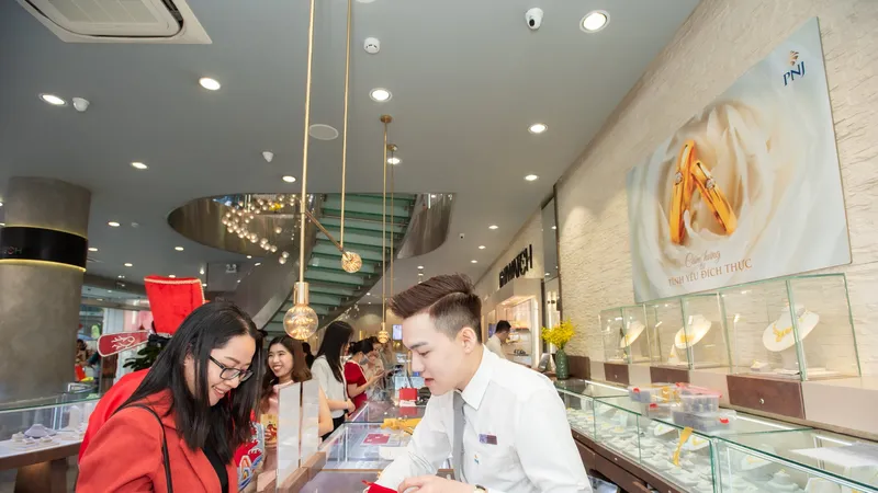 Giá vàng bật tăng sau nhiều rủi ro liên quan đến đổ vỡ ngân hàng ở Mỹ và châu Âu