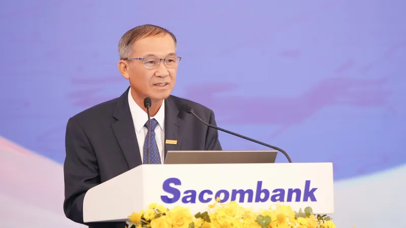 Ông Dương Công Minh phát biểu tại ĐHĐCĐ Sacombank ngày 26-4