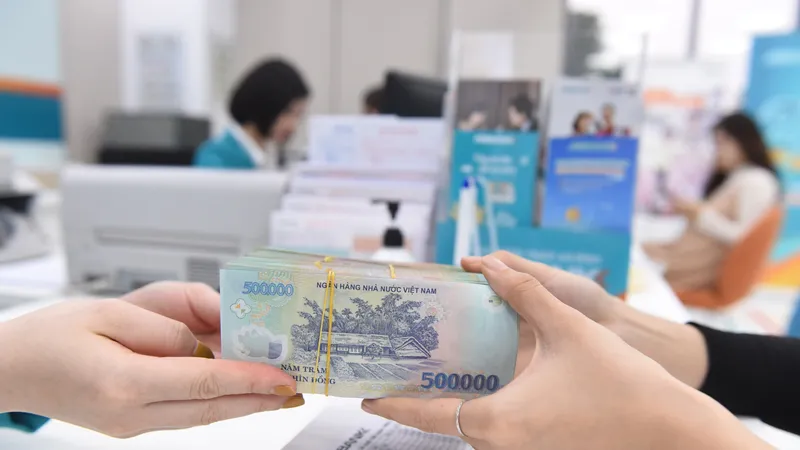 Lãi suất tăng, tiền nhàn rỗi chảy vào kênh tiền gửi