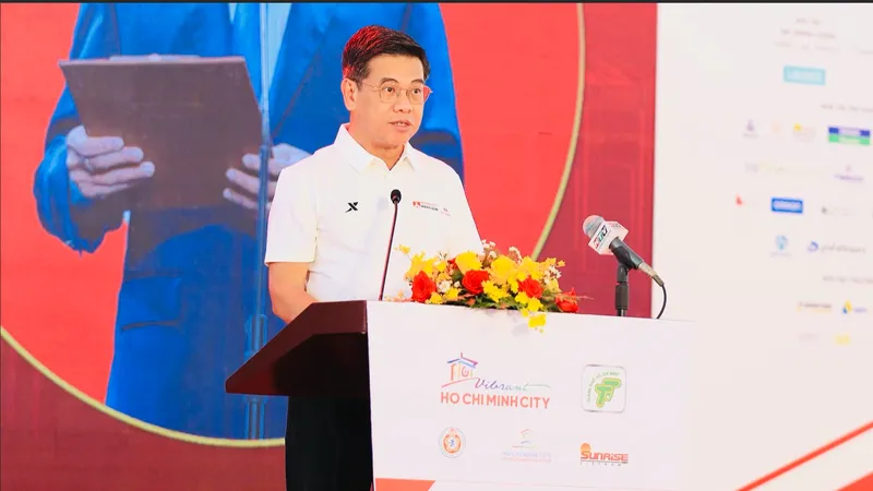 Đồng chí Nguyễn Văn Dũng - Phó Chủ tịch UBND TPHCM phát biểu tại buổi họp báo (ảnh: Nhung Nguyễn)