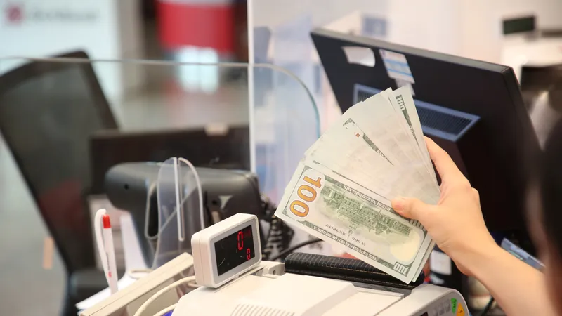 Ngân hàng Nhà nước lý giải tỷ giá USD/VND trong nước đi ngược chiều giá USD thế giới
