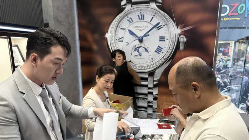 Sáng 4-5: Giá vàng trong nước tăng 600.000 đồng/lượng