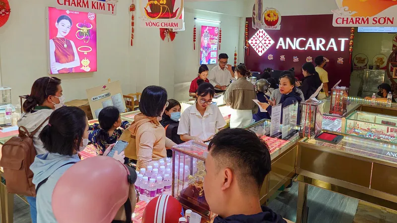 Giá vàng chiều 10-3 tiếp tục tăng, vượt 186 triệu đồng/lượng