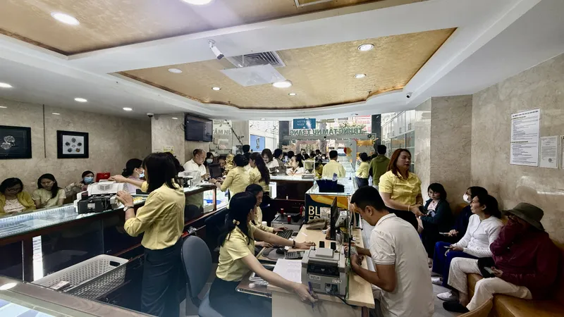 Sáng 13-4, giá vàng tiếp tục "hạ nhiệt"