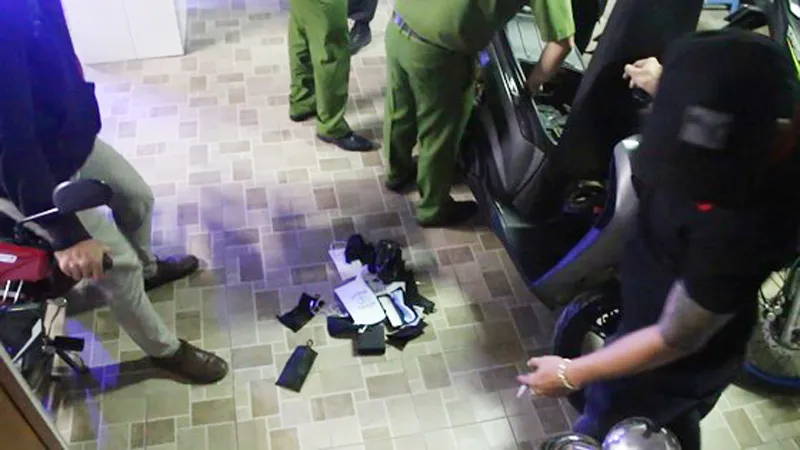 Kiểm tra hàng loạt khách sạn ở TPHCM phát hiện nhiều dân chơi nghi phê ma túy