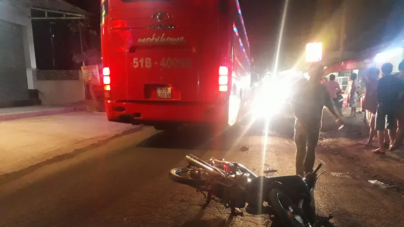 Hiện trường vụ tai nạn khiến 3 mẹ con thương vong. Ảnh : ĐAN NGUYÊN