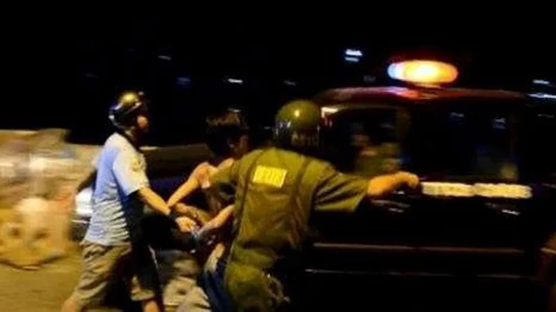 Con nợ tiền, mẹ bị “bắt cóc” 
