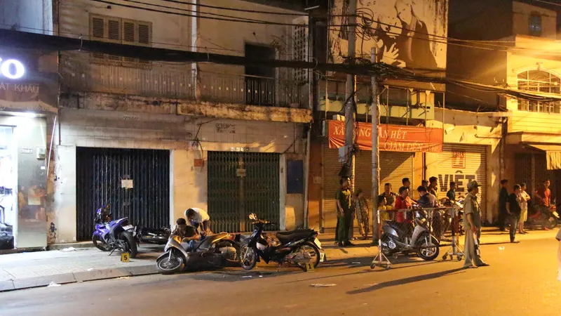 Một nghi can đã bị Công an bắt giữ. Ảnh: CHÍ THẠCH