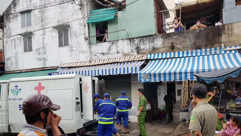 Công an có mặt tại hiện trường. Ảnh: CHÍ THẠCH