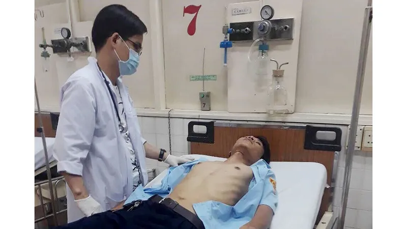 Hai cán bộ trật tự đô thị phường bị chủ quán ốc đánh khi dẹp vỉa hè