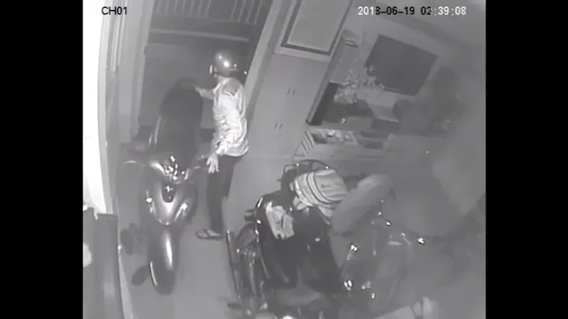 Hình ảnh nam thanh niên được camera ghi nhận