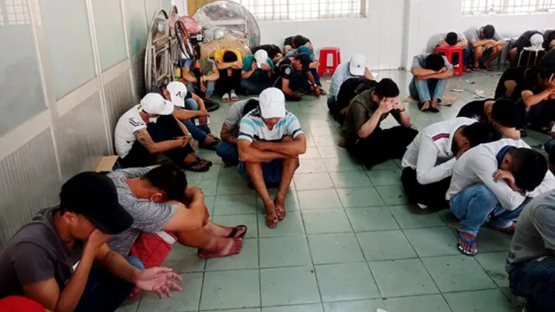 Kiểm tra quán bar Đông Kinh, phát hiện 95 người dương tính ma túy