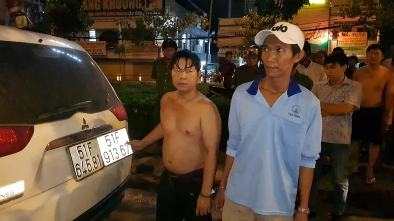 CSGT vây bắt 2 anh em cùng 12.600 bao thuốc lá lậu