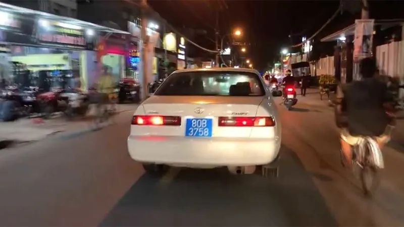 “Ly kỳ” chuyện truy tìm tài xế xe biển xanh 80B hú còi ưu tiên inh ỏi trên đường phố 