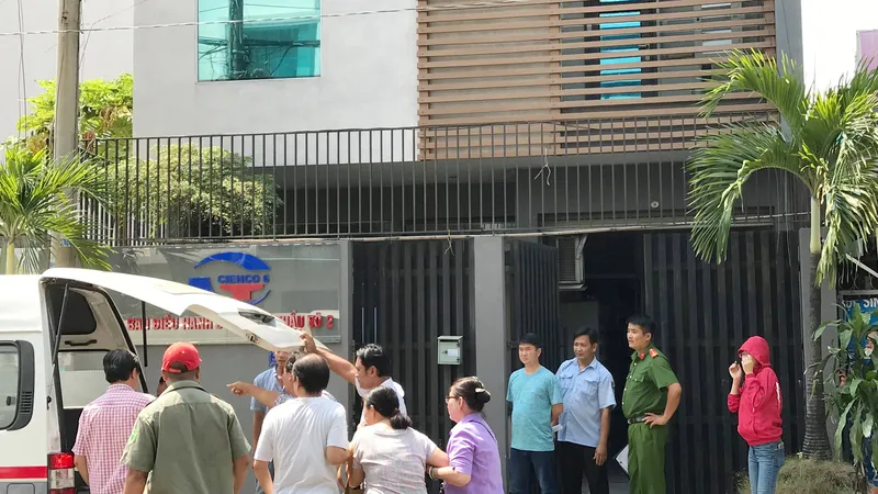 Công an có mặt ở hiện trường. Ảnh: CHÍ THẠCH 