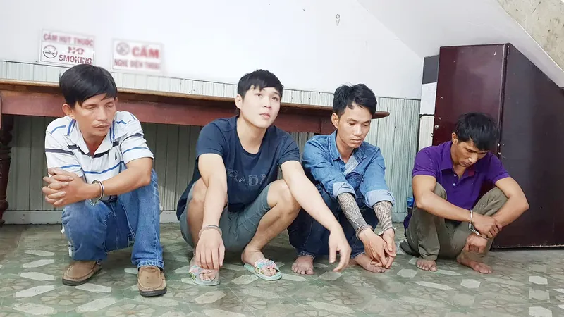 Bắt băng nhóm chuyên đột nhập đình, chùa trộm tài sản