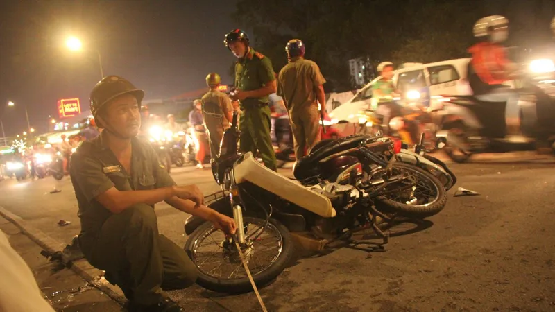 Công an phong toả khám nghiệm hiện trường. 